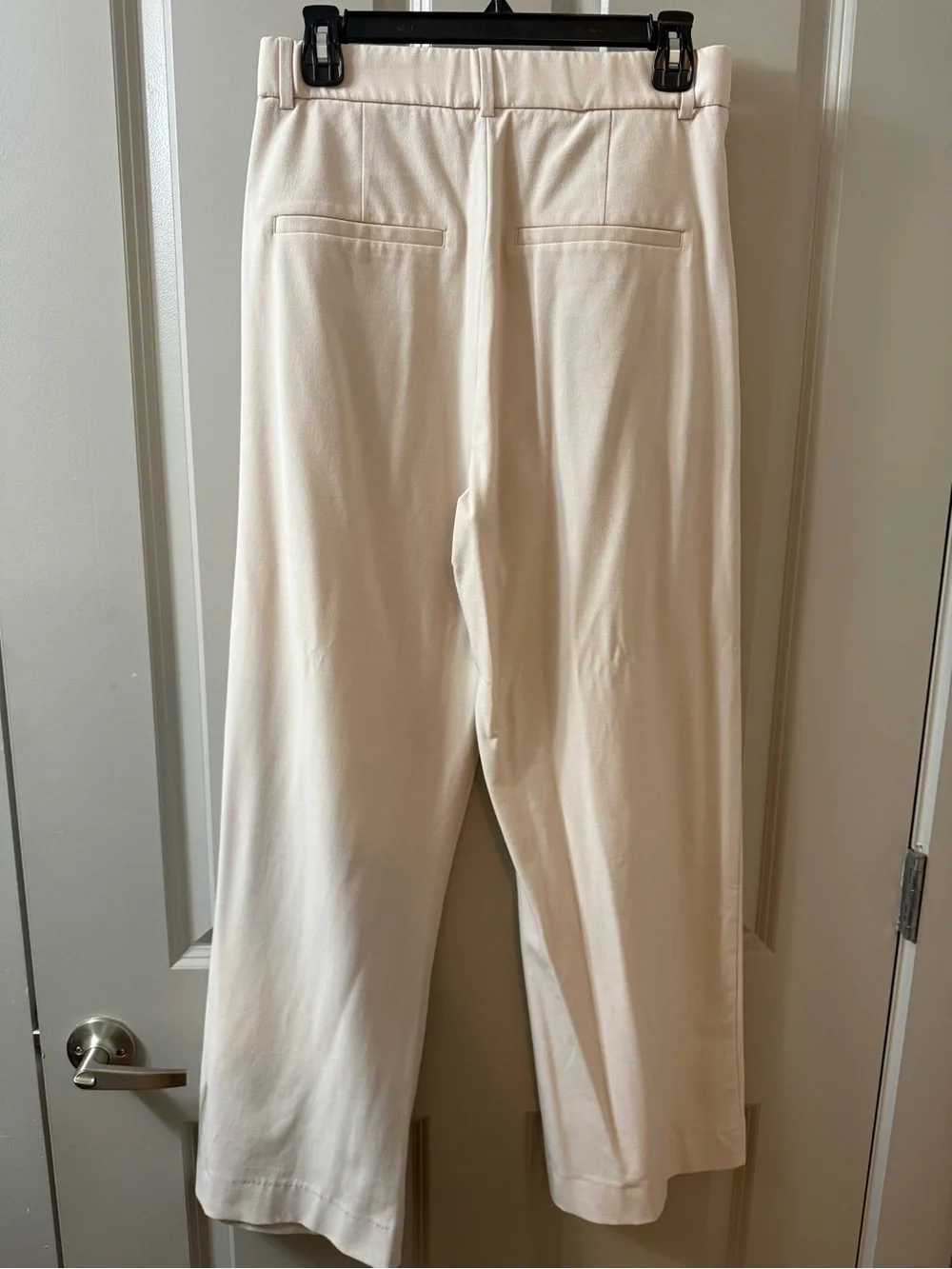 Abercrombie & Fitch Wide-Leg Pleated Trousers in Light Beige - Picture 3 of 4